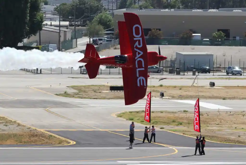 Photo: Aircraft doing tricks